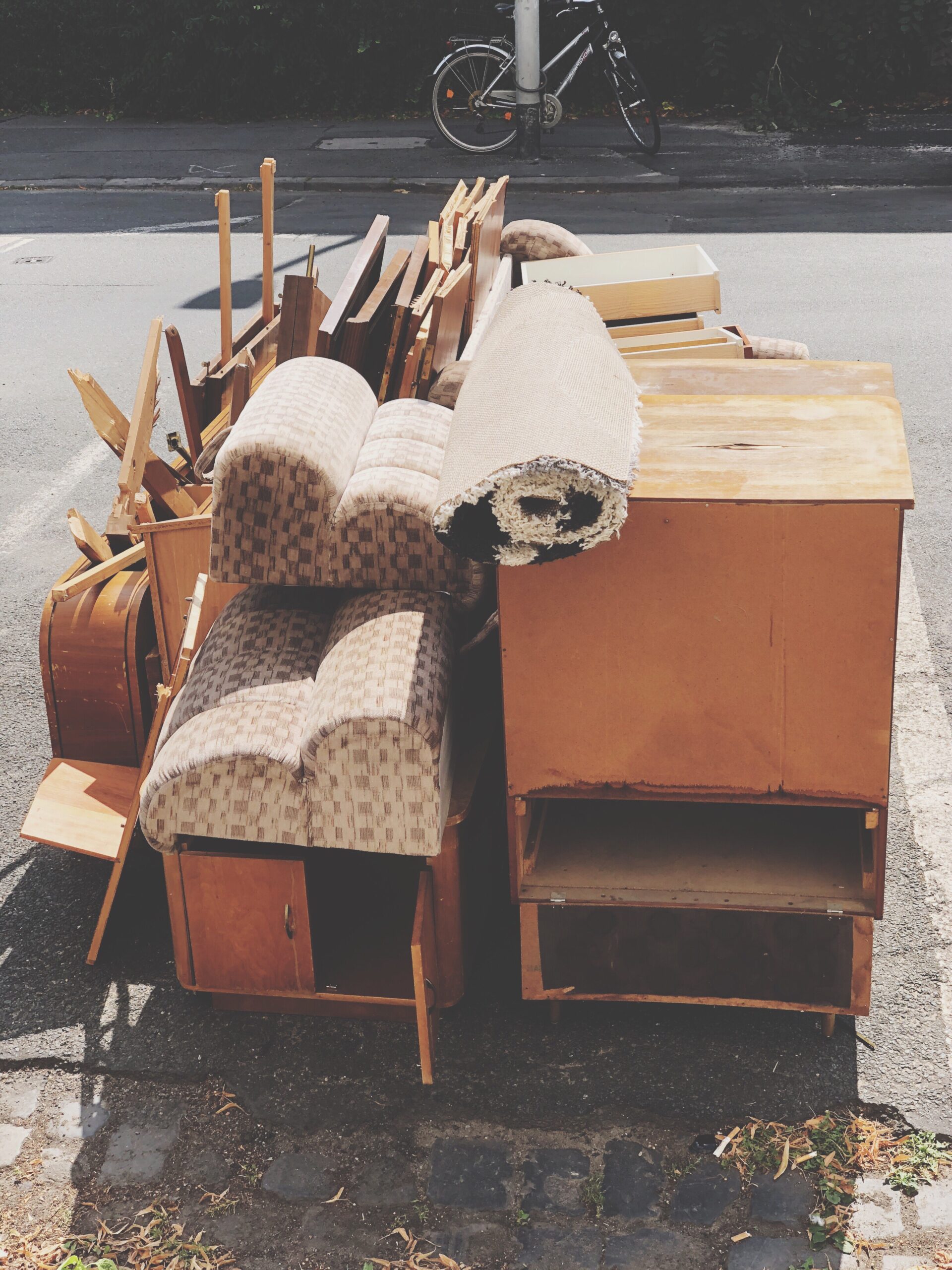 bulk-garbage-on-street-2026-01-08-06-58-35-utc